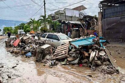SNTE entrega 25 mil despensas a damnificados de Veracruz e Hidalgo