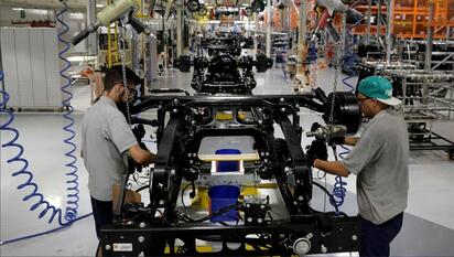 Golpe al sector industrial: caída del 3.0% anticipa menor crecimiento 