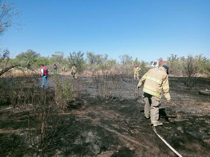 Bomberos controlan incendio en Villa de Palaú evitando daños graves