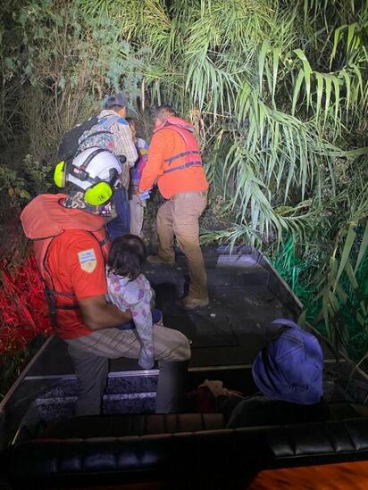 Rescatan a familia guatemalteca extraviada en la ribera del Río Bravo