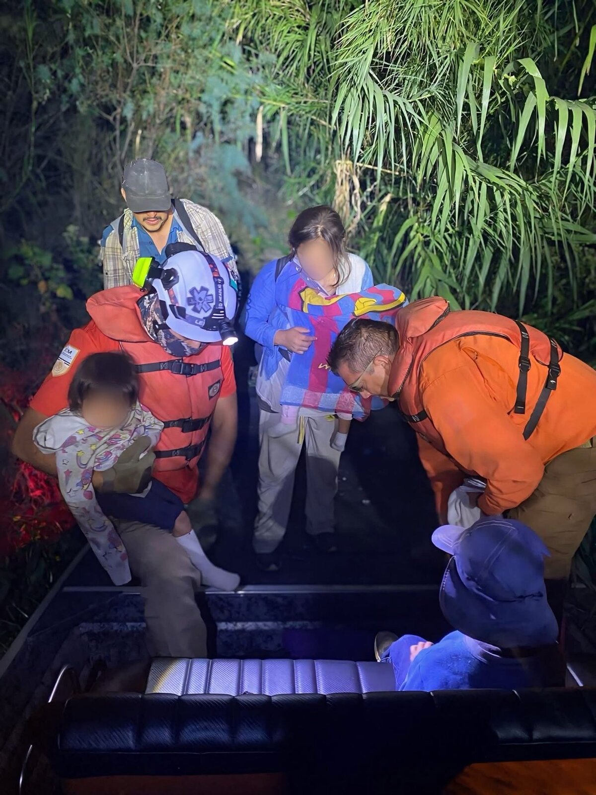 rescate : Se trató de cinco personas: el padre, la madre —con ocho meses de embarazo