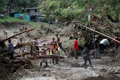 Tragedia por inundaciones sube a 79 muertos en 4 estados