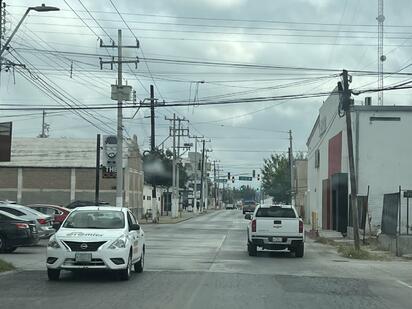 Detienen a taxista ebrio dormido dentro de su unidad; fue suspendido del servicio