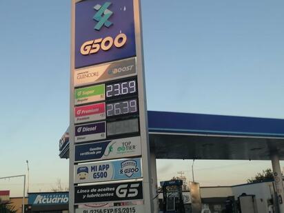 Gasolina Magna mantiene su precio pese a baja del dólar: pocos empresarios trasladan beneficio al consumidor