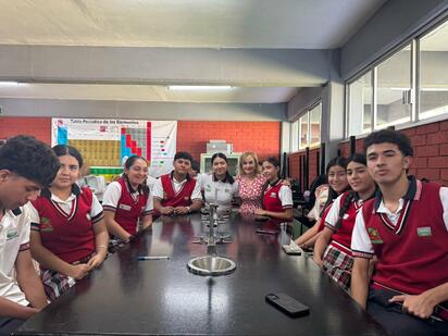 Directora de CECYTEC visita Barroterán fomentando perseverancia y trabajo equipo