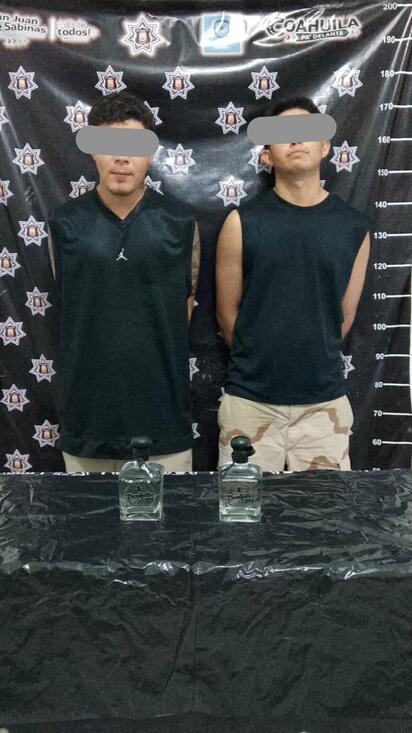Autoridades detienen a dos hombres por robo de botellas de tequila en Nueva Rosita