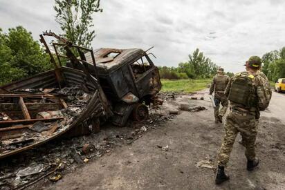 Rusia ofrece rendición a 10 mil soldados ucranianos cercados