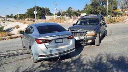 Choque entre Jeep y Mazda deja cuantiosos daños sobre la avenida El Potrero
