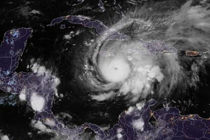 Cuba declara 'alarma' en oriente por huracán Melissa, categoría 5