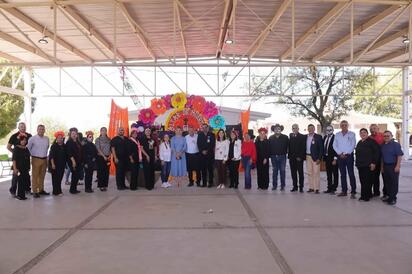 Alcalde de San Juan de Sabinas celebra Día de Muertos en escuela primaria
