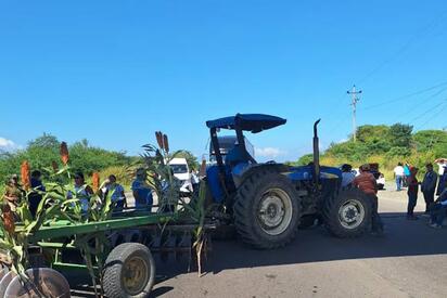 Bloqueo en Panamericana: Productores de sorgo exigen mejor precio de grano