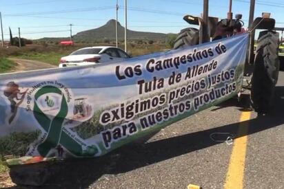 Bloqueo total en el Arco Norte por protesta de productores en Hidalgo