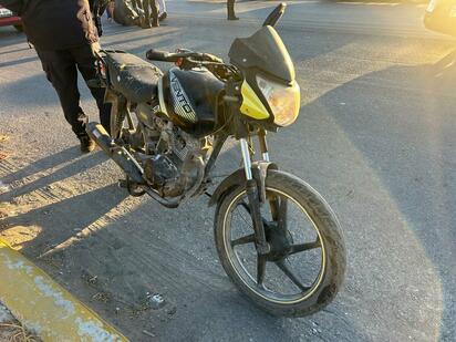 Motociclista fue derribado por conductor que huyó tras el choque en Monclova 