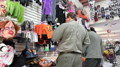 Halloween y Día de Muertos reactivan el comercio local