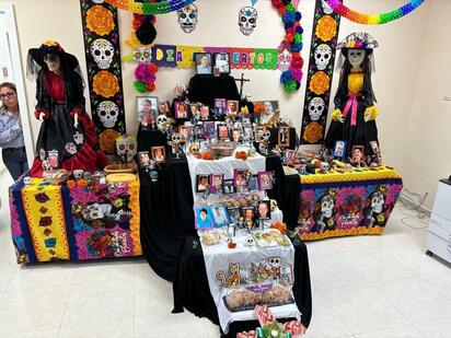 Hospital Amparo Pape honra con altar a sus compañeros fallecidos