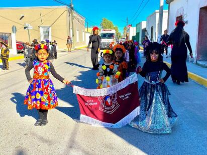 Villa Unión se llena de color y tradición con desfile de catrinas
