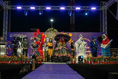 Altares, catrinas y arte rindieron homenaje a la tradición mexicana en Piedras Negras