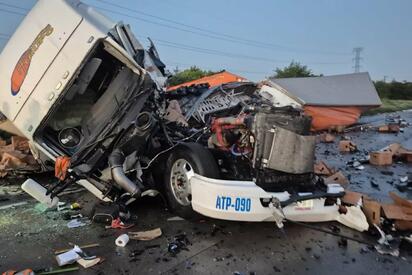 Choque de tráileres deja un muerto en la autopista Córdoba-Veracruz