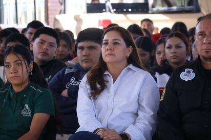 Karina Ríos impulsa salud y vida libre de drogas juvenil