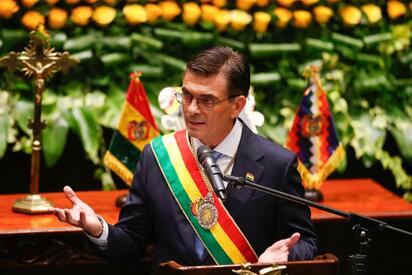 Rodrigo Paz asume la presidencia de Bolivia y promete “volver al mundo”