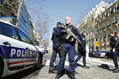 Francia reforzará sus embajadas en América Latina contra el narcotráfico