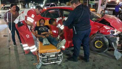 Seis lesionados y un detenido deja aparatoso choque en la Colonia Santa Bárbara