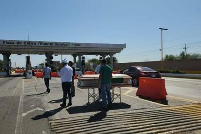 Productores bloquean caseta en Sinaloa con ataúd simbólico por crisis del campo