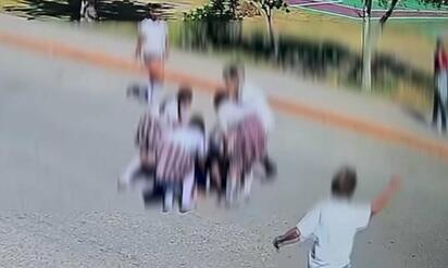 Investigan agresión contra alumna de la Secundaria Técnica 38; videos muestran ataque de cuatro jóvenes