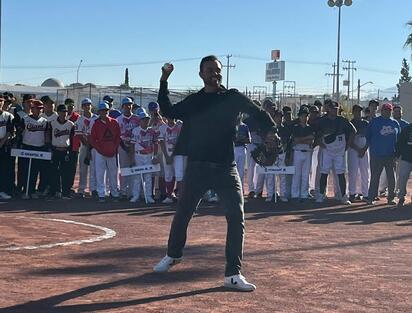 Joakim Soria recibe reconocimiento por parte del alcalde de Monclova