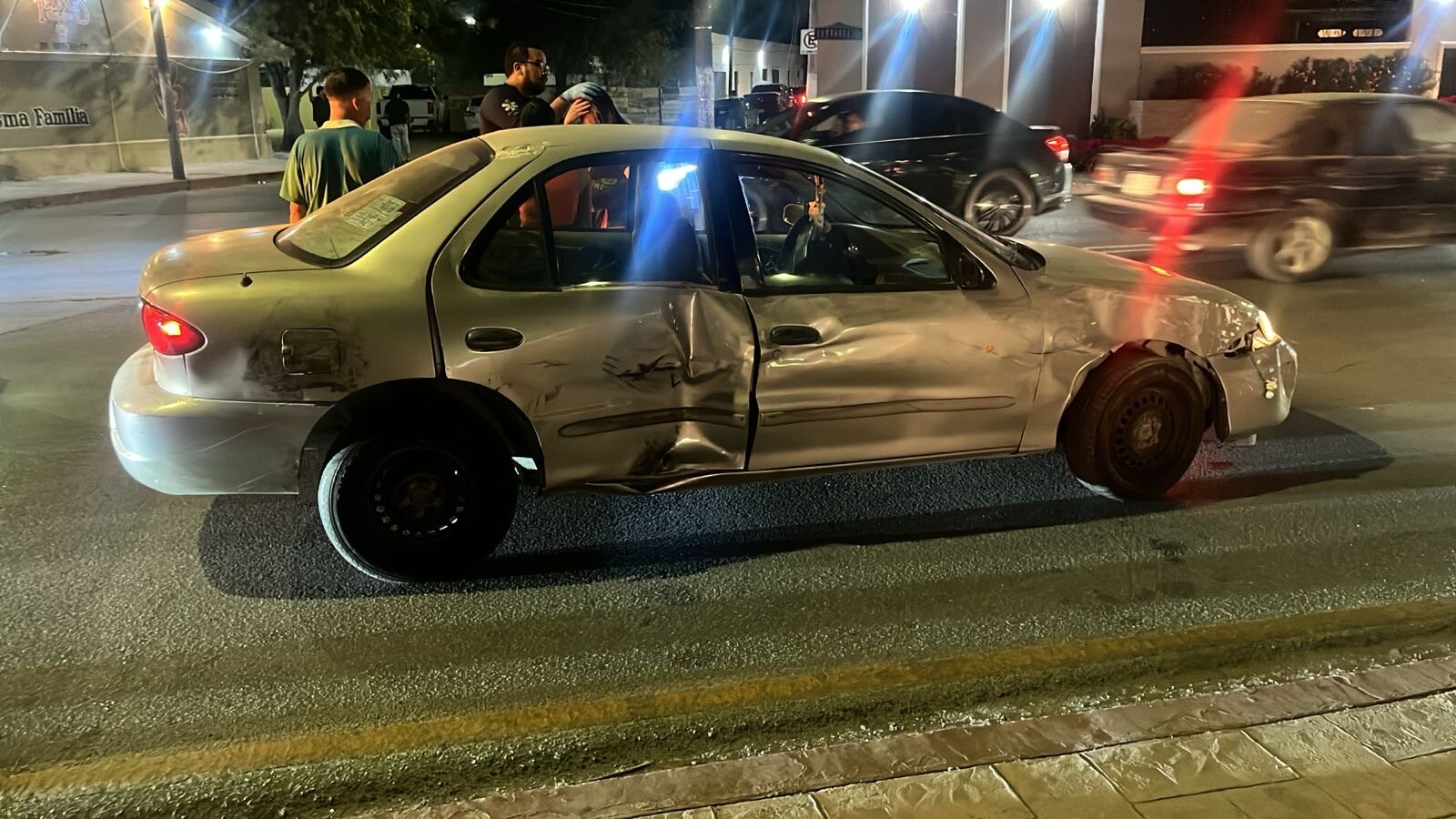 accidente : El incidente se originó cuando el conductor de un automóvil compacto, que se dirigía hacia el sector Centro