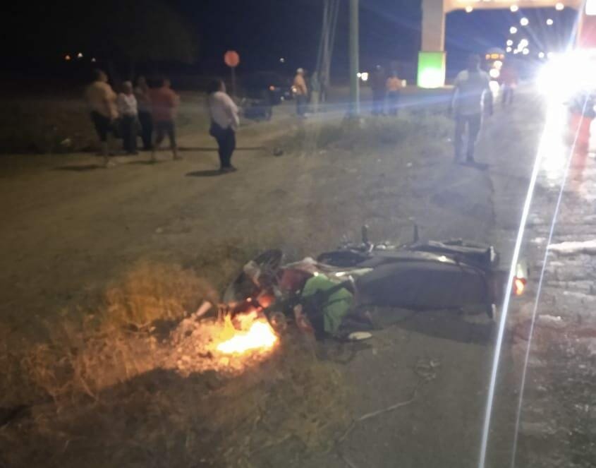Mujer motociclista pierde la vida tras chocar contra los arcos de la entrada a Nadadores