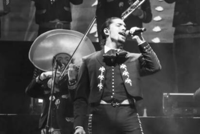 Alex Fernández suspende show en Uruapan por memoria de Carlos Manzo