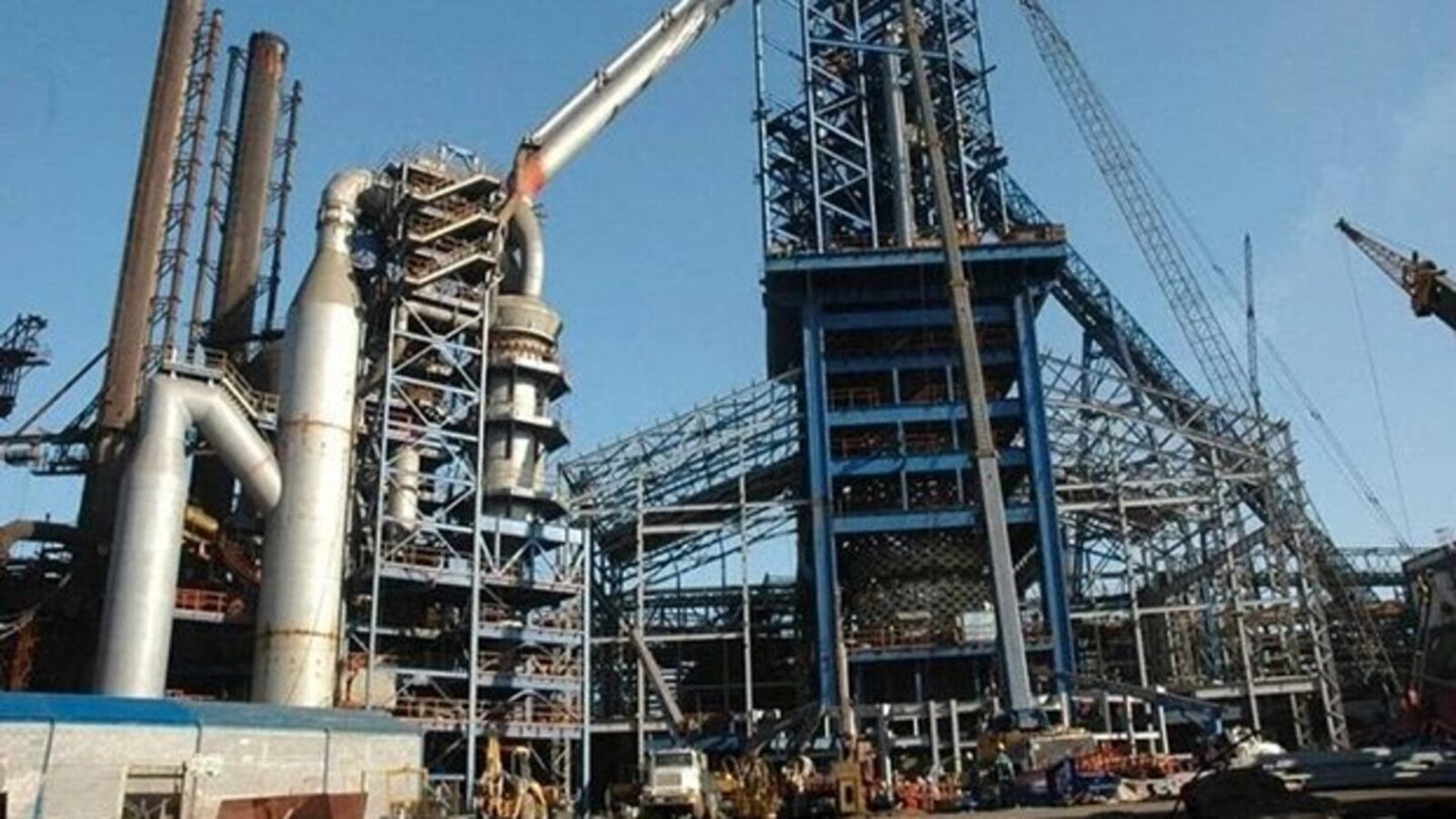 Proveedores y trabajadores enfrentan incertidumbre ante crisis de AHMSA