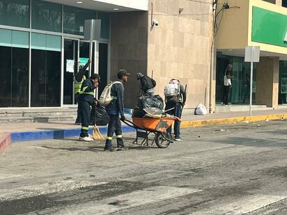 Ola Monclovense da inmediata limpieza tras el desfile revolucionario