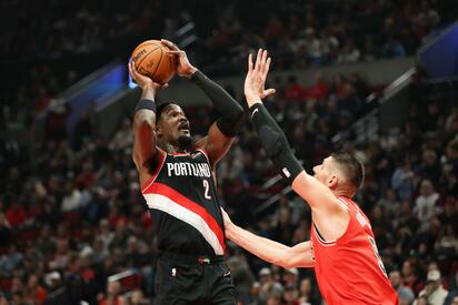 Triple de Vucevic antes de la bocina da a los Bulls victoria 122-121 sobre los Blazers