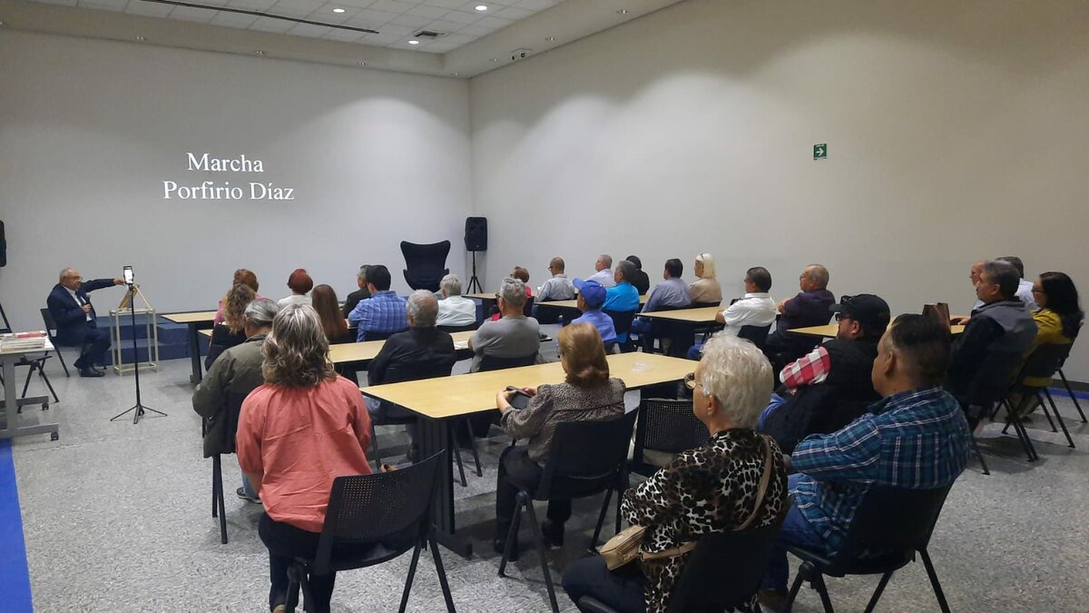 Cultura: Al termino de la ponencia de Peña Chávez sobre la historia del Corrido se otorgó la presea anual de la prestigiosa institución