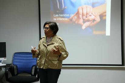 Mujeres finalizan taller para sanar heridas de la infancia