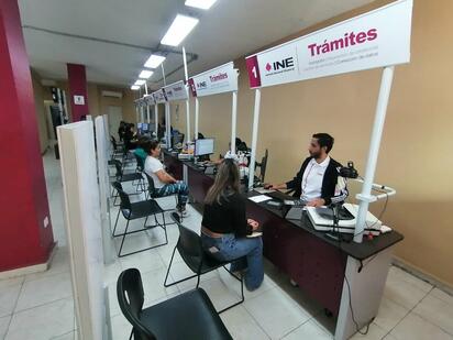 Llaman a connacionales a renovar su credencial de elector durante su visita a la Región Centro