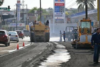 Recarpeteo avanza en el Blvd. Pape para mejorar la movilidad en Monclova