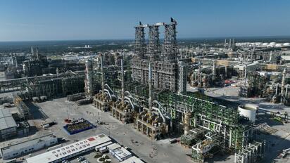 Producción de refinería Dos Bocas cayó un 3% en octubre