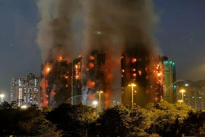 Ocho detenidos por corrupción ligada a obras tras incendio en Hong Kong