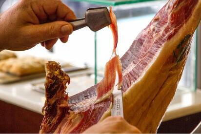 Senasica prohíbe productos de cerdo españoles tras brote en Barcelona