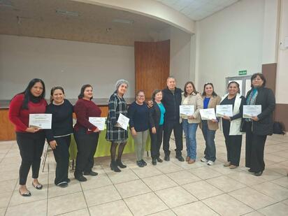 Alcalde de SJS entrega reconocimientos a escuelas por participación del desfile revolucionario