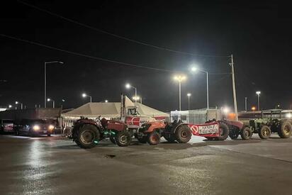 Agricultores mantienen bloqueo en cruces de carga en Ciudad Juárez