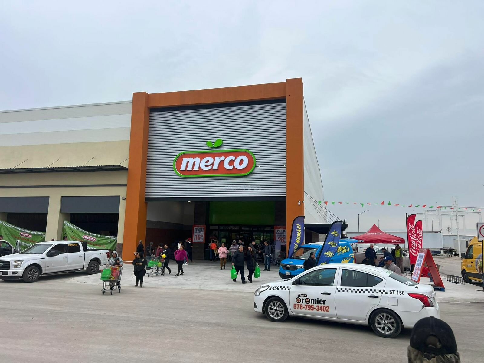 Inaguración y clausura de tienda merco