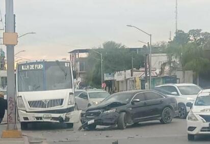 Accidente vial en Emilio Carranza y San Luis genera movilización policial