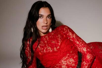 Dua Lipa homenajea a Selena con “Amor prohibido” en CDMX