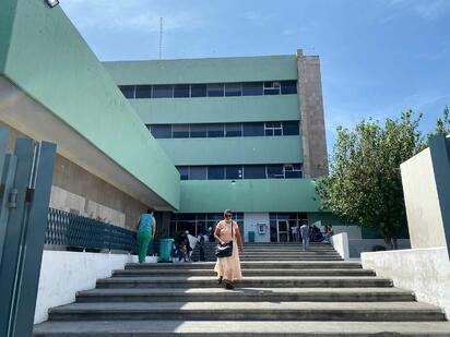 Trabajadores del IMSS recibirán aguinaldo y buscan alza salarial 2026