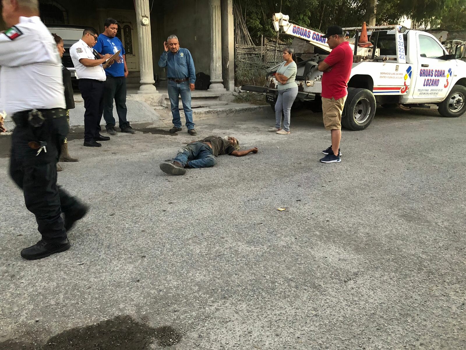 Lo aplasta grúa y fallece en el hospital