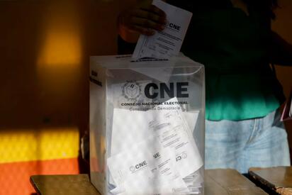Honduras reanuda escrutinio electoral tras parálisis técnica; Asfura lidera